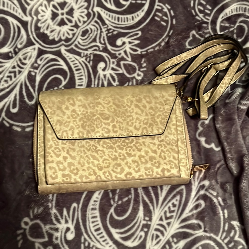 Jen &Co Gold leopard wallet/ crossbody